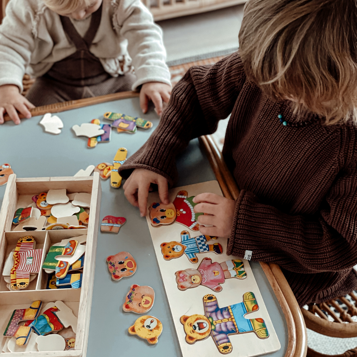 EcoToys Cartoon Beer Kledingpuzzel | Educatief Houten Spel - Leer met Kledingveranderingen