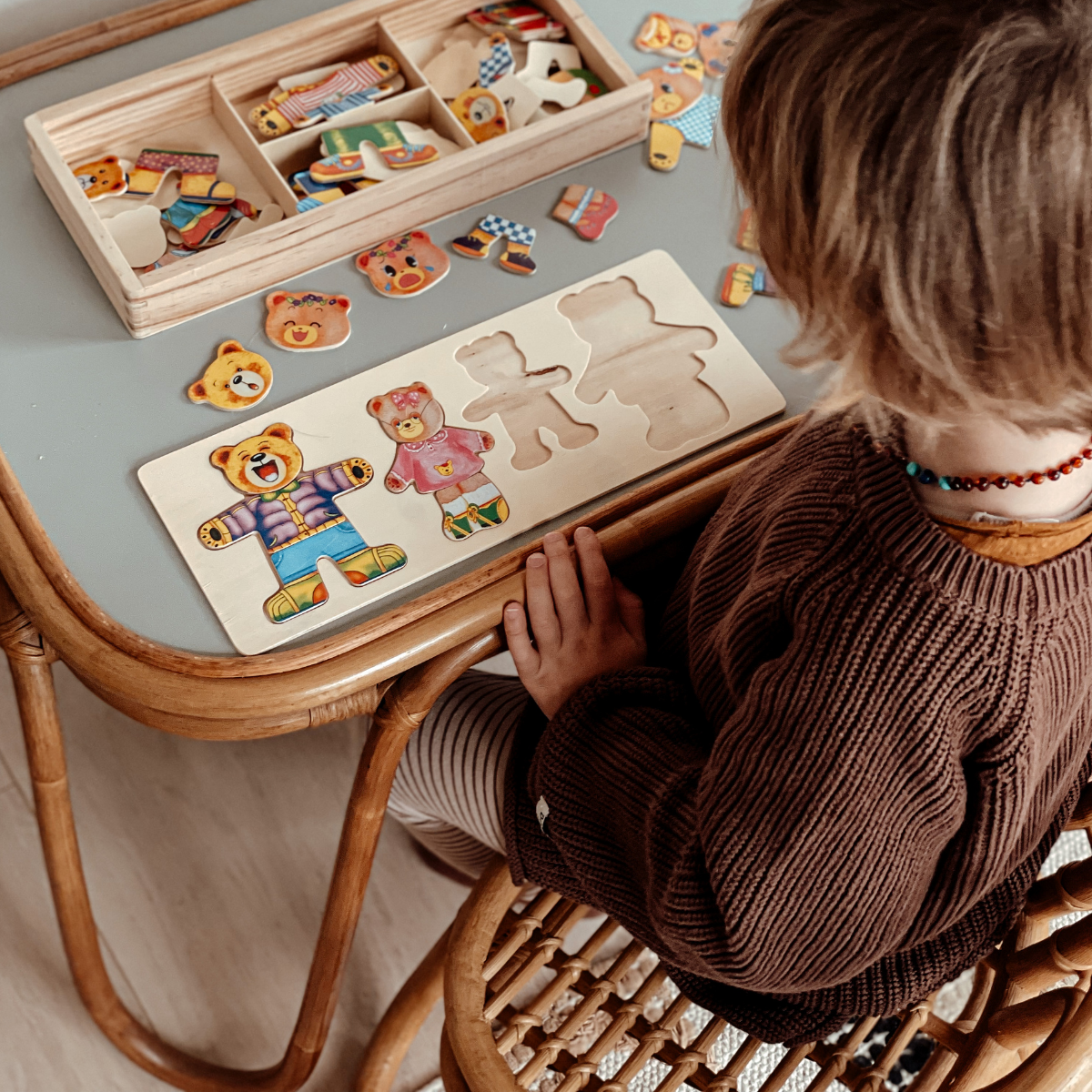 EcoToys Cartoon Beer Kledingpuzzel | Educatief Houten Spel - Leer met Kledingveranderingen